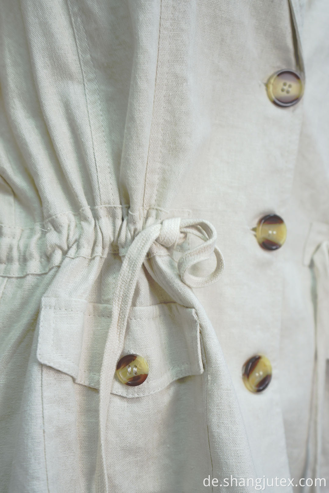 garment have pocket of coat